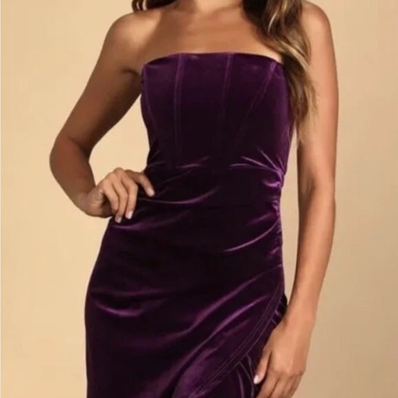 Lulu's Strapless Dress in Rich Purple Velvet - Picture 4 of 14